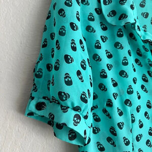 Roch Steady Turquoise Retro Skull Print Button Up Puff Sleeve Blouse, Size S